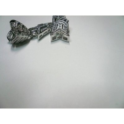 右側の下のパーツをつなぐ部分